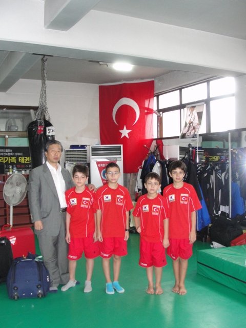 Dunya Hapkido Merkezine Turk Bayragı