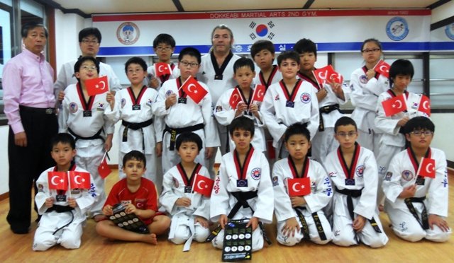 Taekwondoculara Turk Bayragı